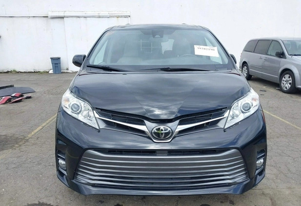 Toyota Sienna cena 58000 przebieg: 78185, rok produkcji 2019 z Choroszcz małe 92